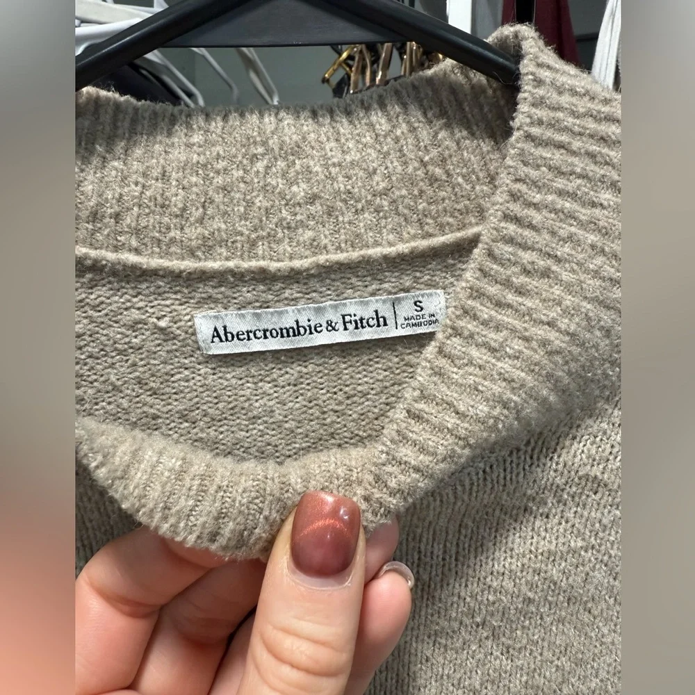 Abercrombie & Fitch Madeline Crew Sweater Tee - Picture 4 of 4